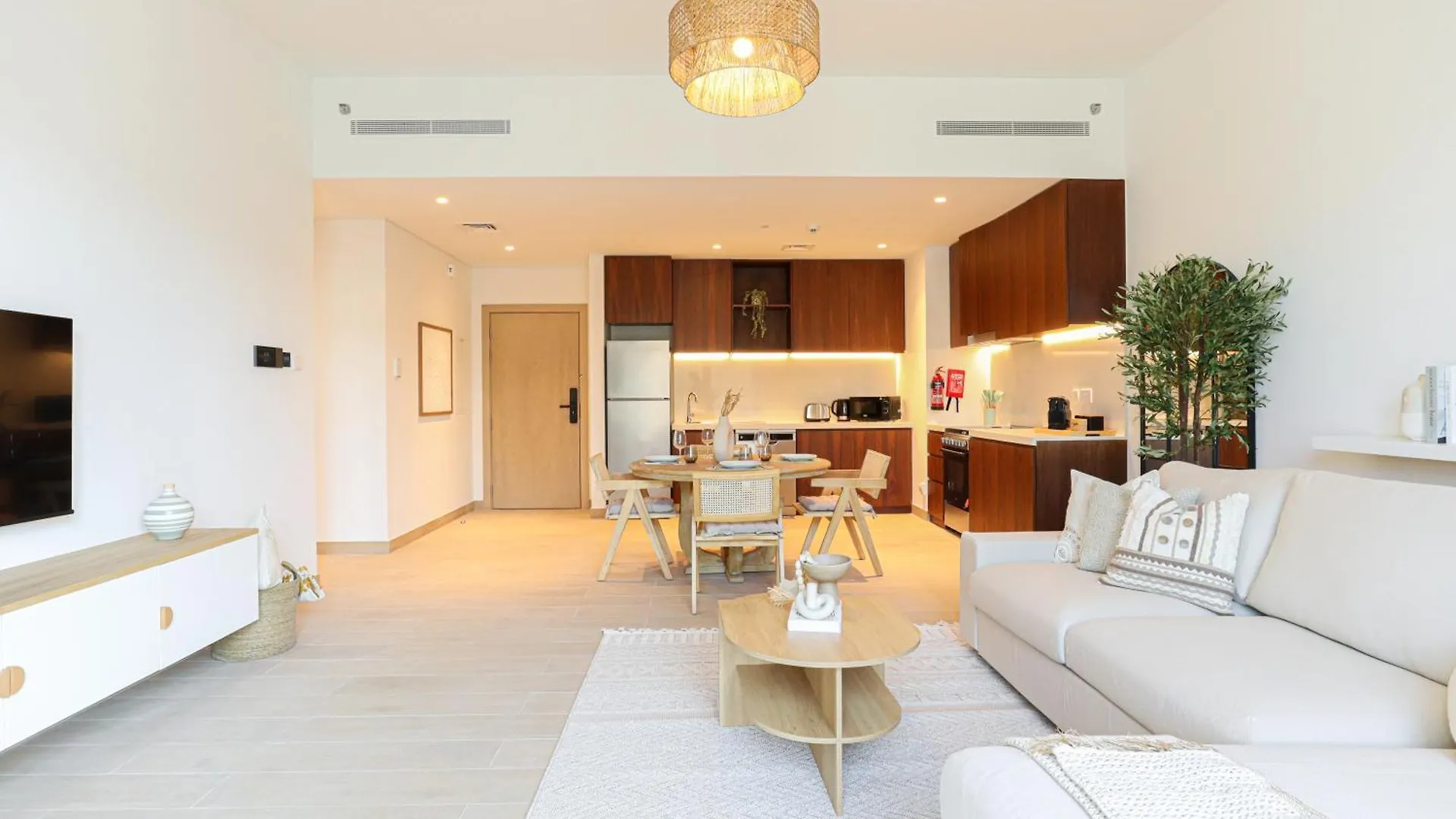 Apartment Higuests - Coastal Chic Luxurious Retreat At Port De La Mer Dubai