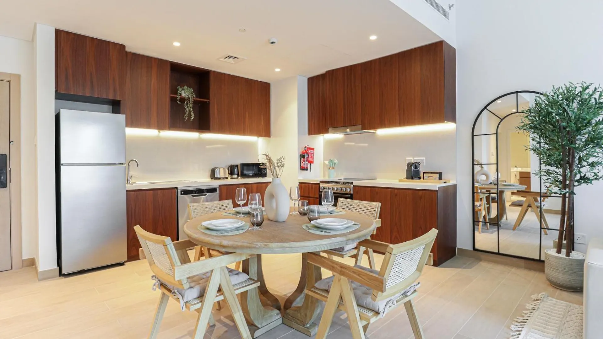 Higuests - Coastal Chic Luxurious Retreat At Port De La Mer Dubai United Arab Emirates