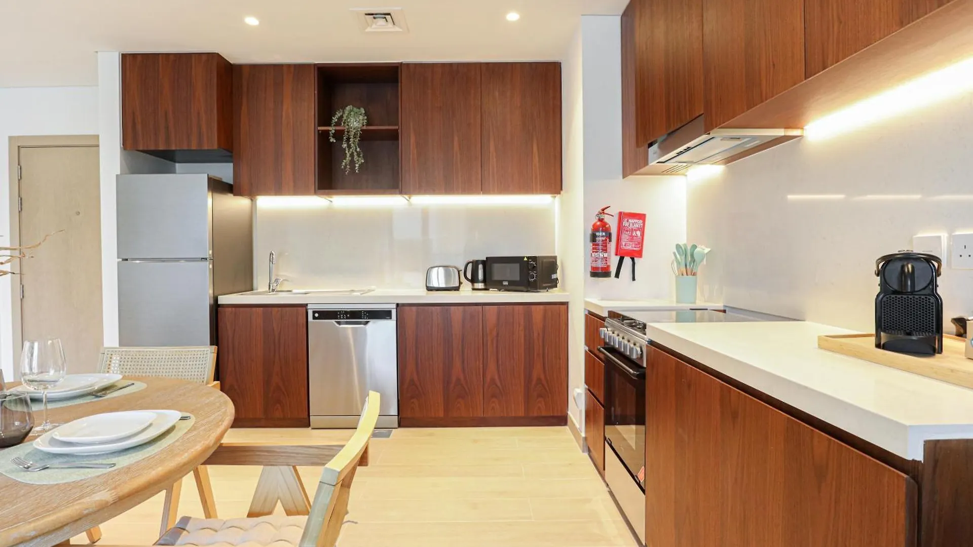 Higuests - Coastal Chic Luxurious Retreat At Port De La Mer Dubai Apartment