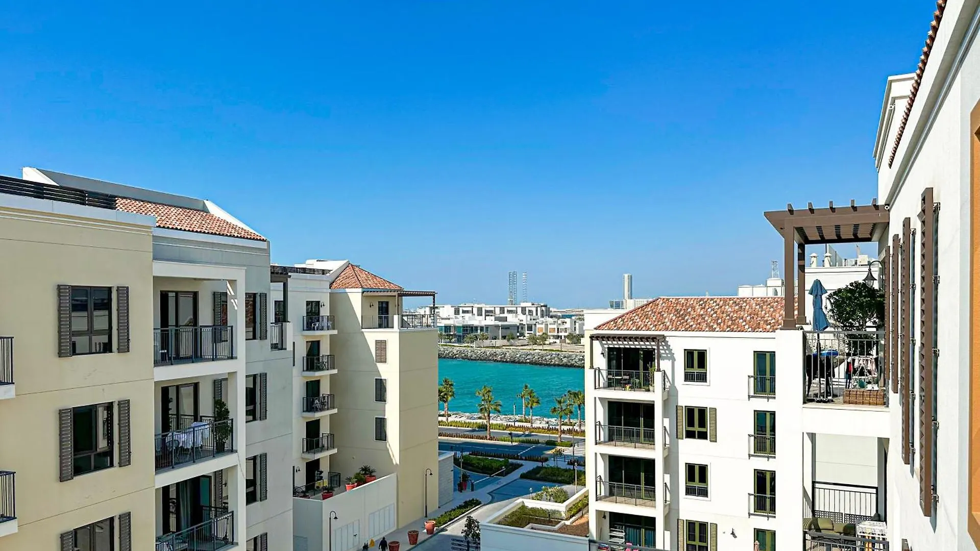 Apartment Higuests - Coastal Chic Luxurious Retreat At Port De La Mer Dubai